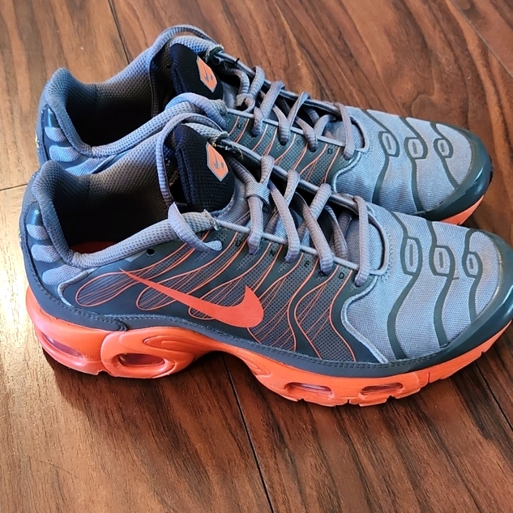 Nike Tn Air Women's Sneakers size- 5.5 Y